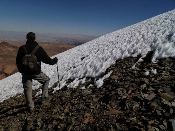 Com calma, descendo montanha na região do Chacaltaya, na Bolívia